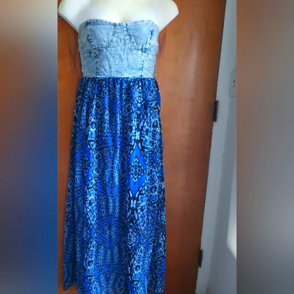 Halter dress - Picture 1 of 12